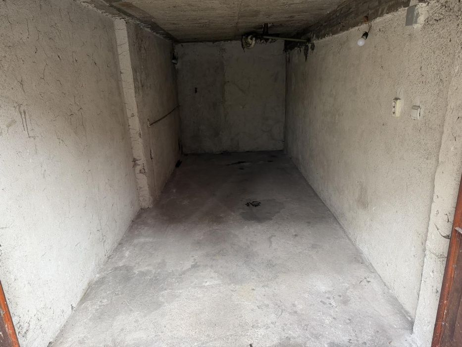 Гараж под болницата