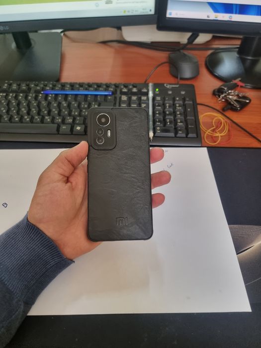 Xiaomi 12lite 8/128gb iwlawi zur aybi yuq tozza telefon