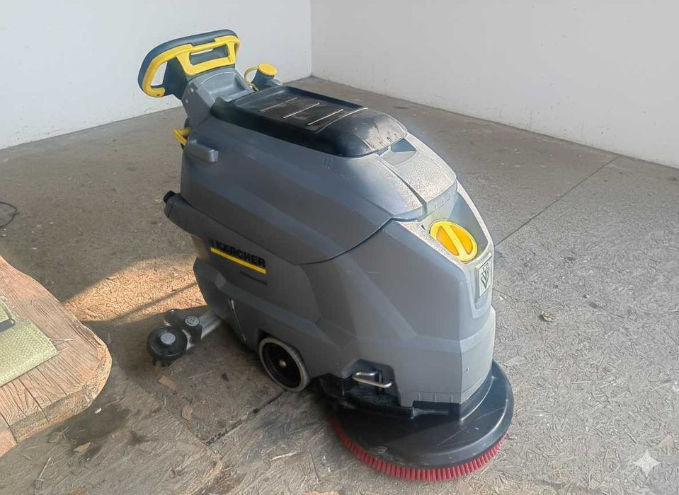 Профессиональная поломойно-всасывающая машина Kärcher (Керхер)