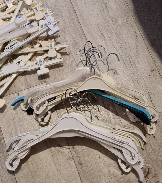 Продам вешалки дёшево