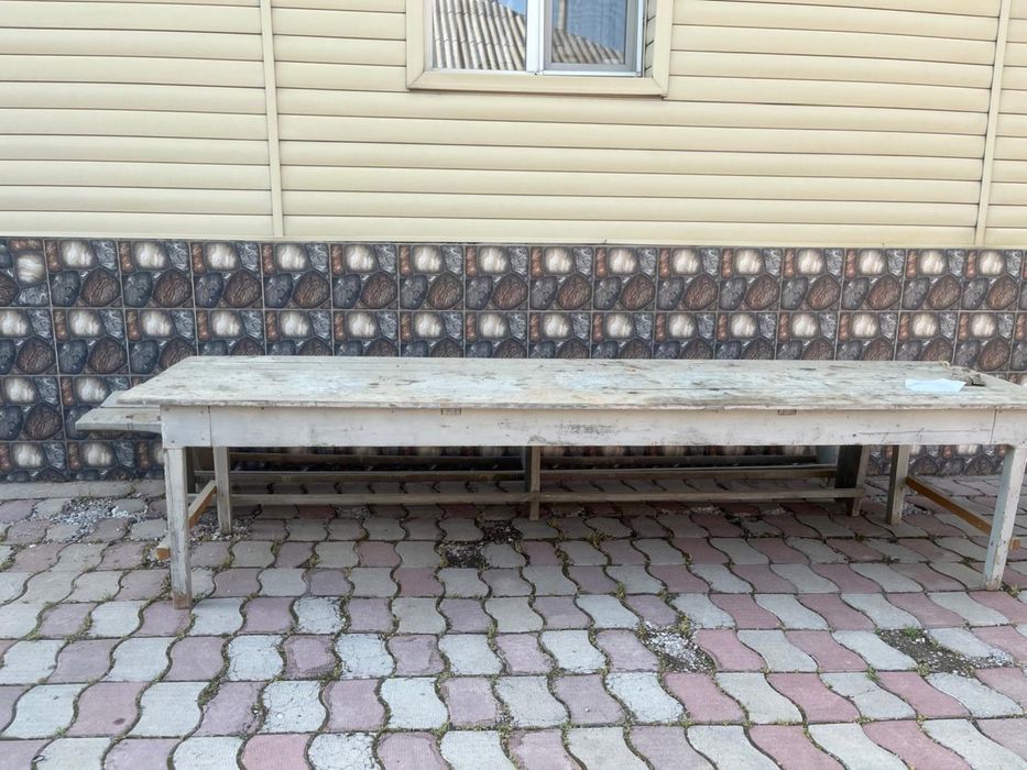 Продам деревянный стол со скамейками