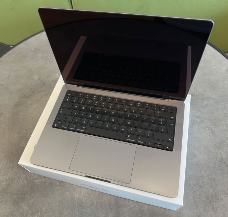 Apple MacBook M2 pro