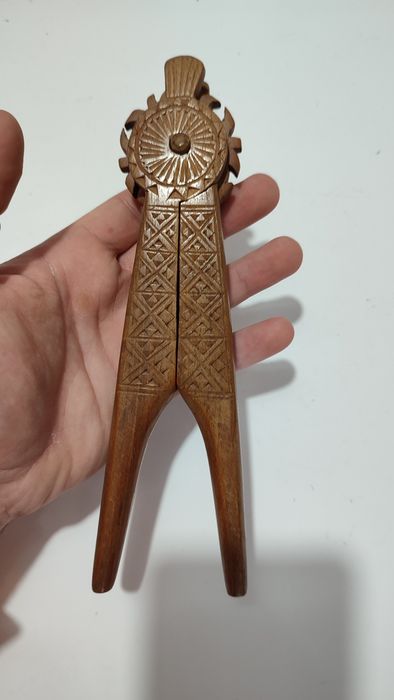 Cleste pentru nuci, alune