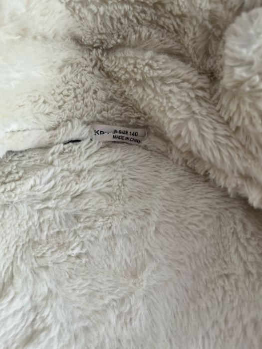 Продам куртку черного цвета на девочку