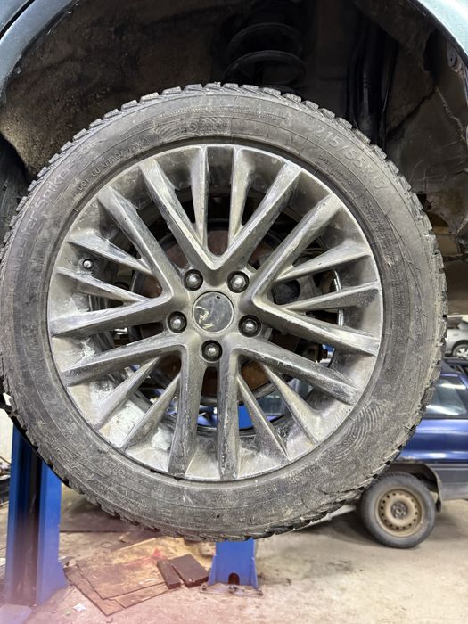 Шина с диском 215/55/17