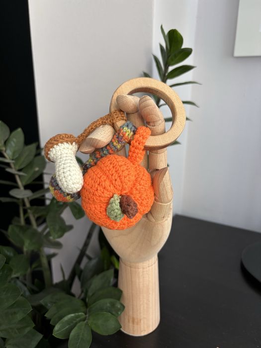 Плетени играчки дрънкалки