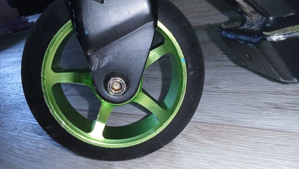 Самокат трюковой в хорошом состояний