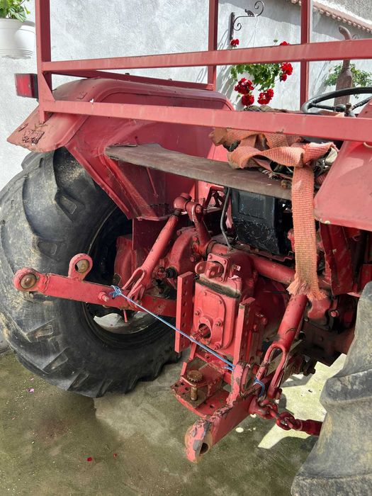 Vând tractor în stare bună de funcționare.