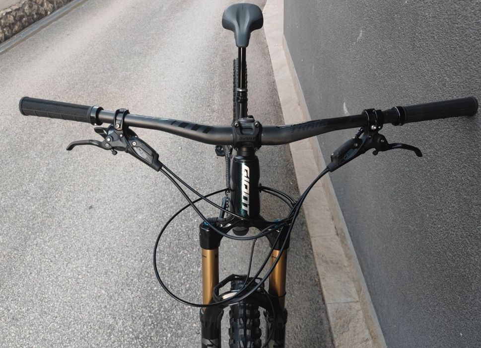 Нов Карбонов Велосипед 29" Giant 1х12 Sram Gx Fox Valve Live Bluetooth