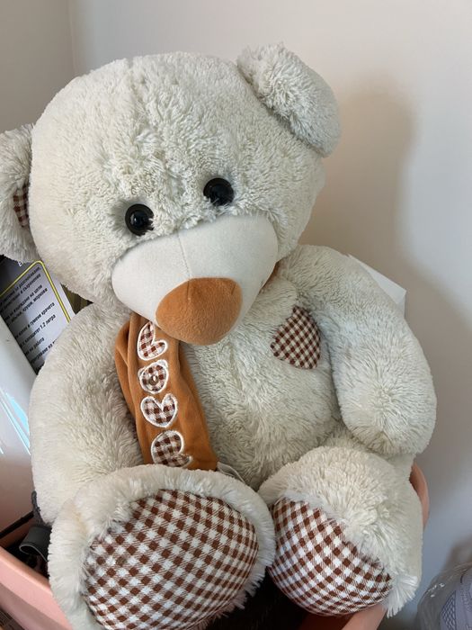 Голям плюшен мечок