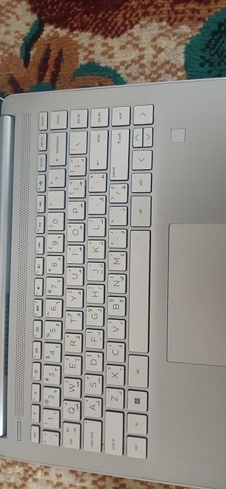 Hp laptopi made in Dubai with bag and also charger