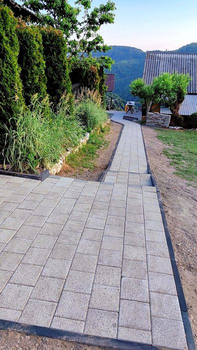 Cabana(Tara Motilor)--Cabana PIN 1000m