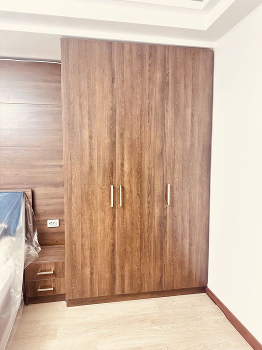 Добротный спальный гарнитур