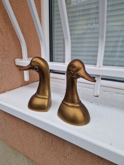 Чифт чудесни антикварни бронзови фигури статуетки стопери книги