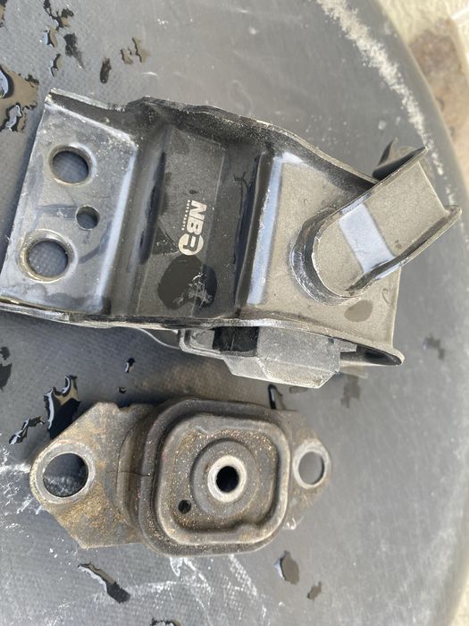 Продам падушки ниссан ноте