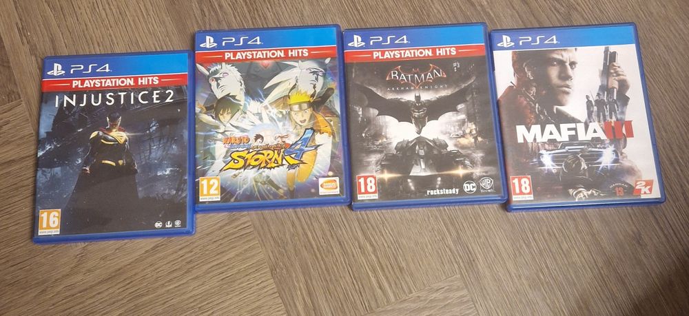 Vand 4 cd uri de ps4