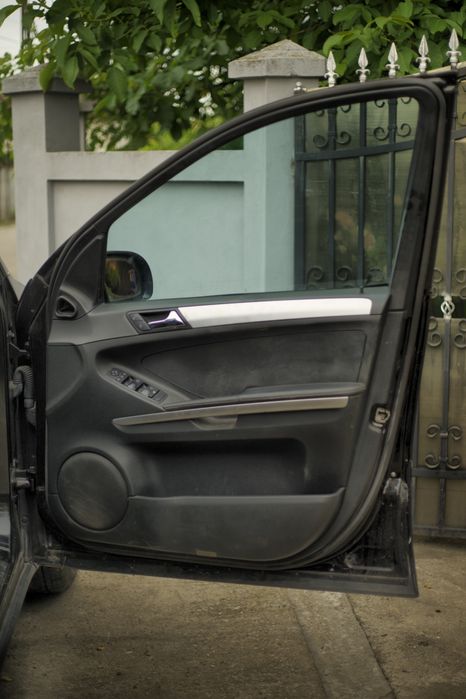 Usa stanga dreapta fata spate Mercedes ML W164 negru capota aripa bara