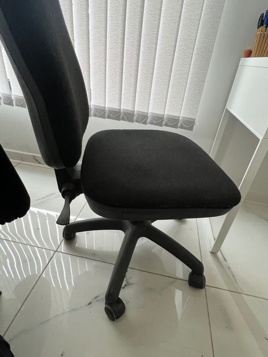 Запазен офис стол