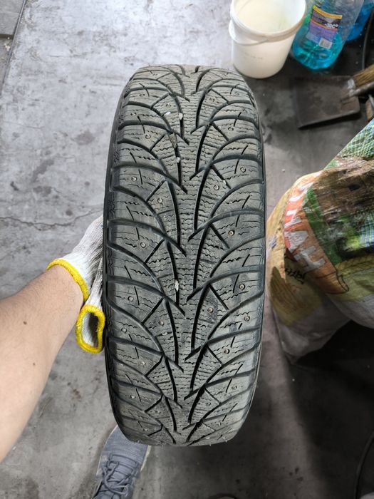 2  шины(зима) Rosava 215/65R16