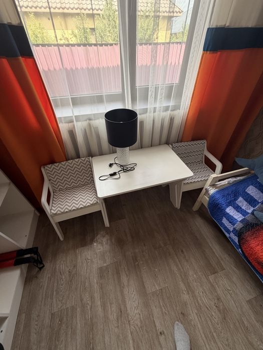 Продам детский стол и 2 стула