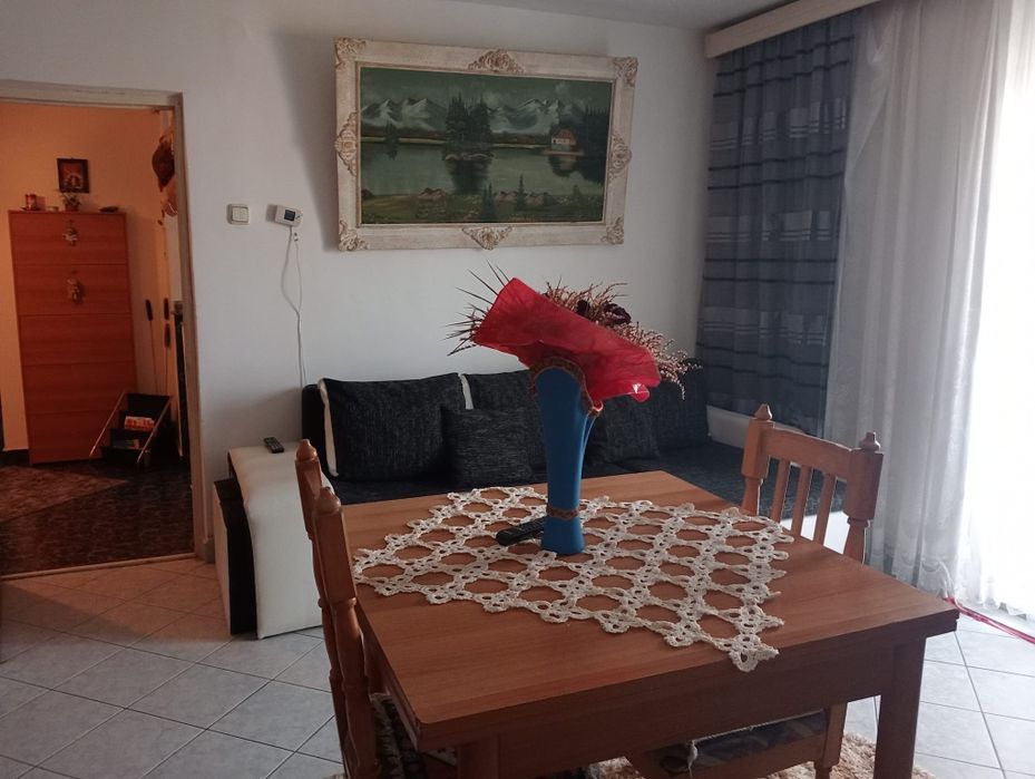 Închiriez apartament