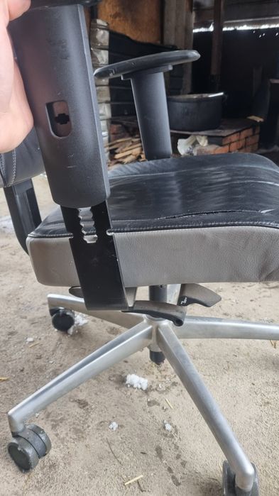 Scaun rotativ din piele