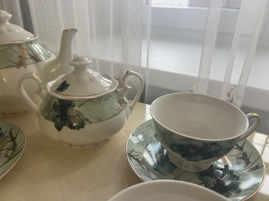 Фарфоровый чайный сервиз
