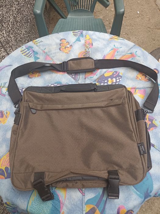 Чанта за лаптоп и таблет.