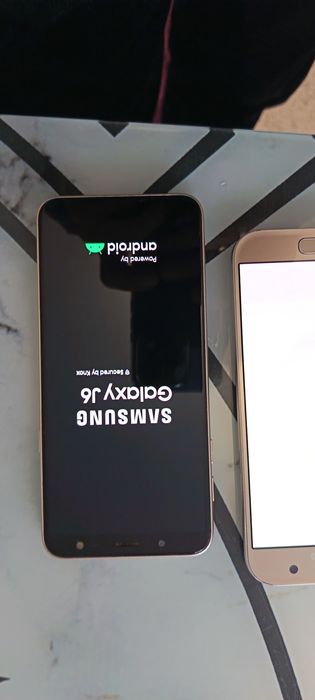 Vînd aceste 2 telefoane j6.  și a5