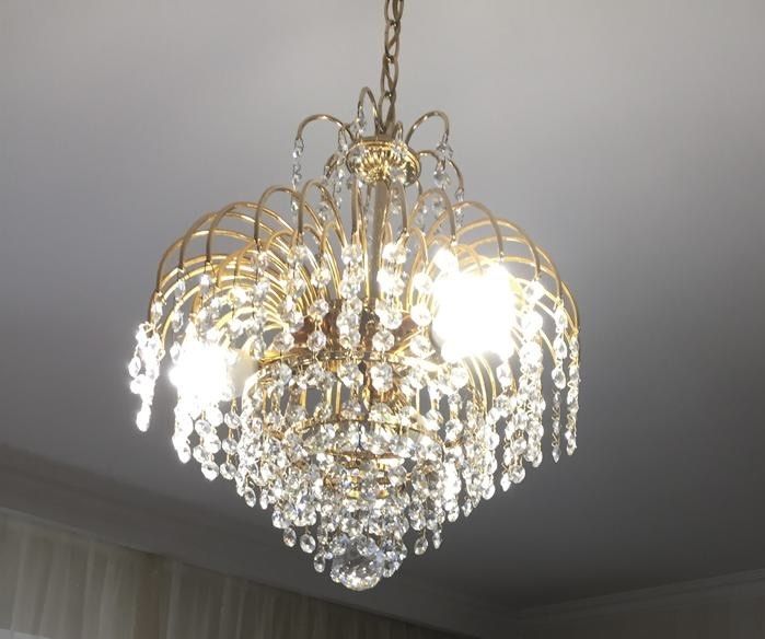 Продаю люстру 7.000 самовывоз