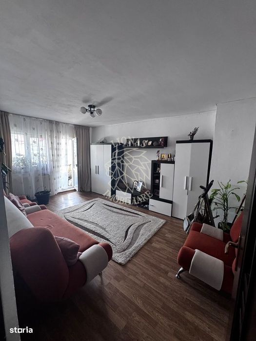 Apartament decomandat 3 camere-2 balcoane-etaj 3-Zona Petru Maior