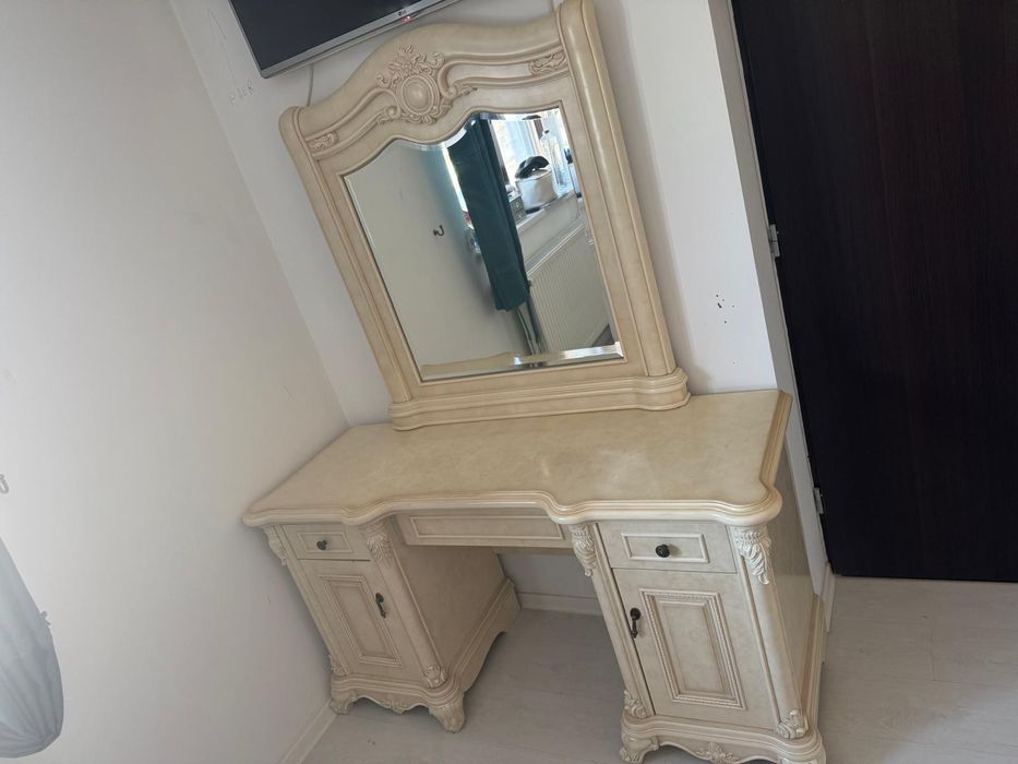 Mobilier de dormitor,lemn masiv