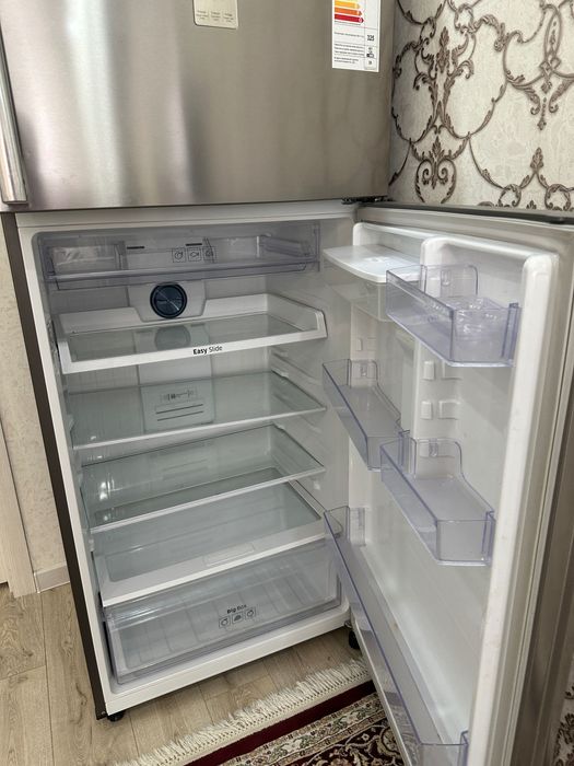 Холодильник Samsung