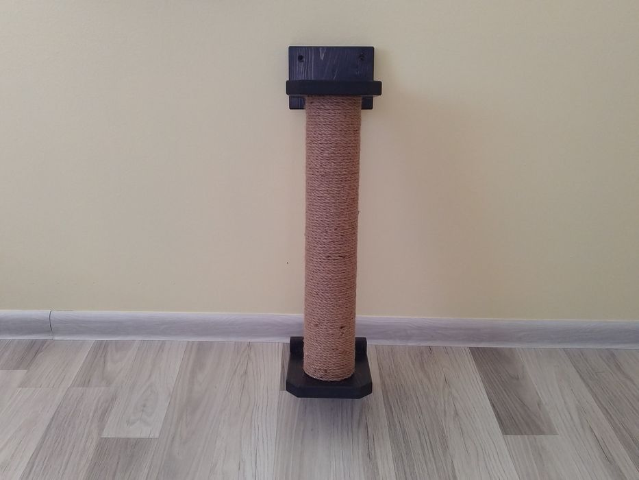 Драскалка за котка на стена