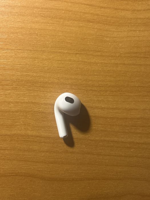 casca stanga airpods 3