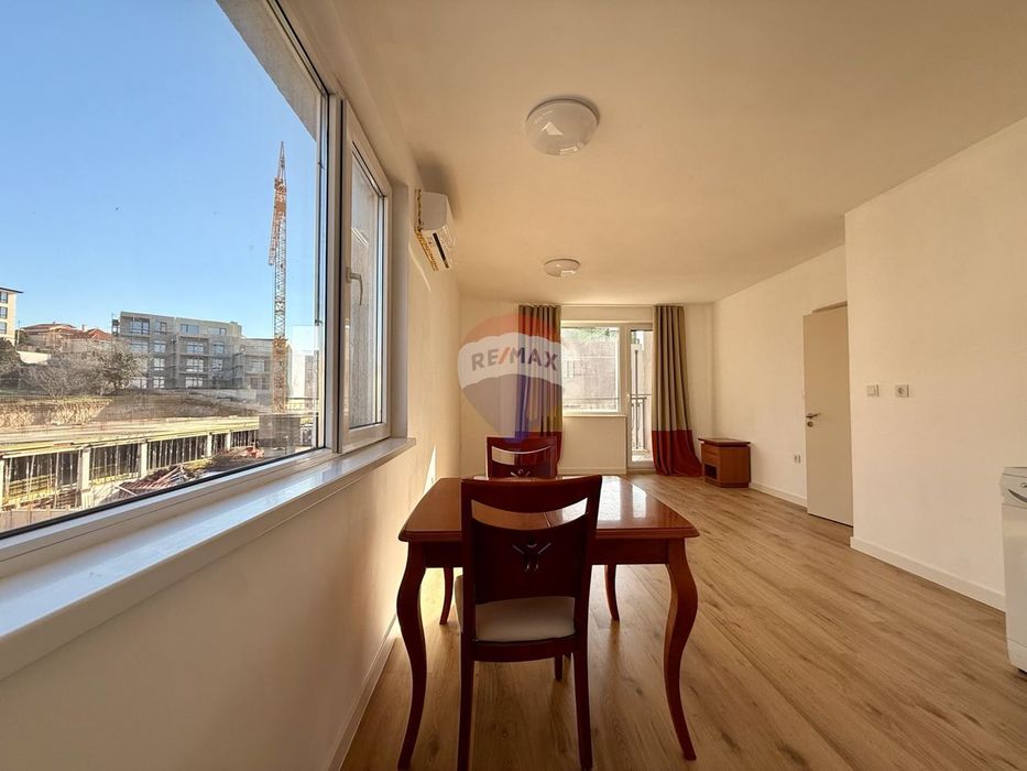 Южен двустаен апартамент с морска гледка за продажба, кв. Бриз, гр. В