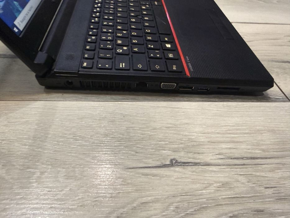 Fujitsu E557-i5 7200u/8гб/250гб ссд