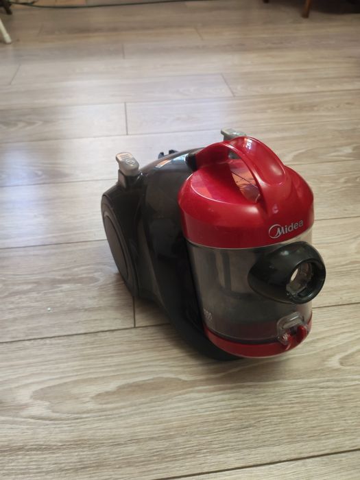 Продам пылесос Midea 1200w