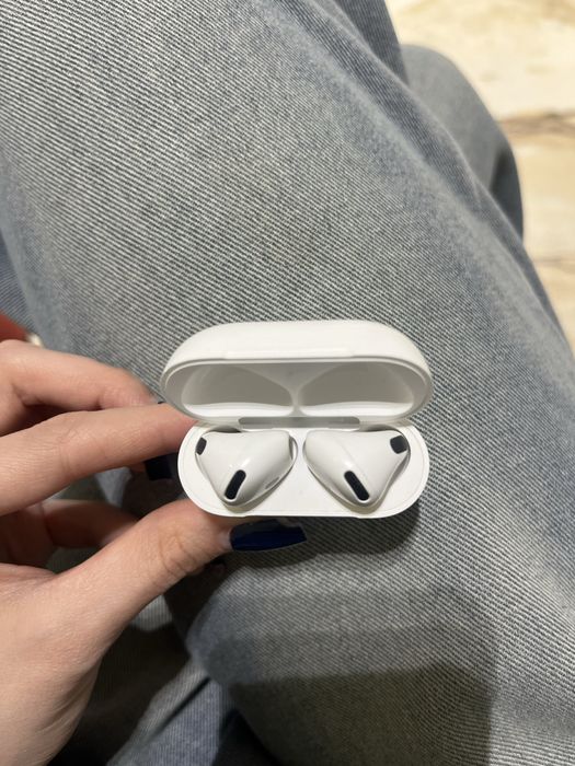 Apple AirPods 4 в идеальном состоянии