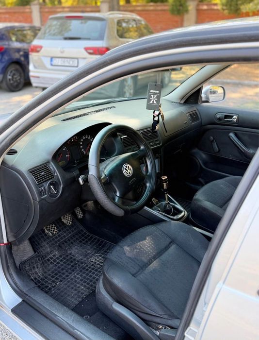 VOLKSWAGEN Golf 2000 — imagine 3