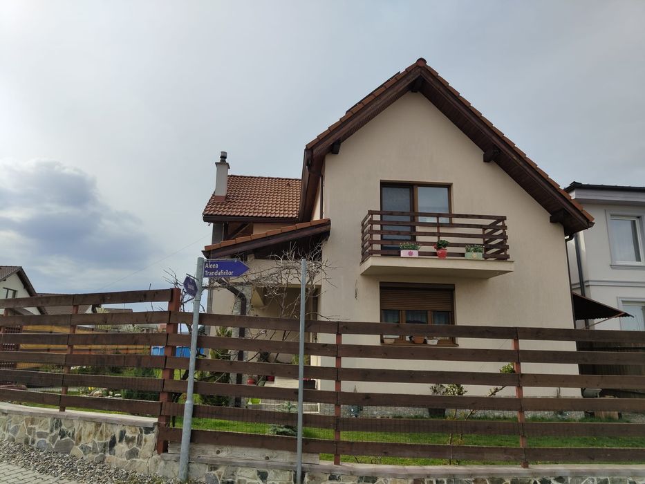 Casa de Vanzare in Sura Mica