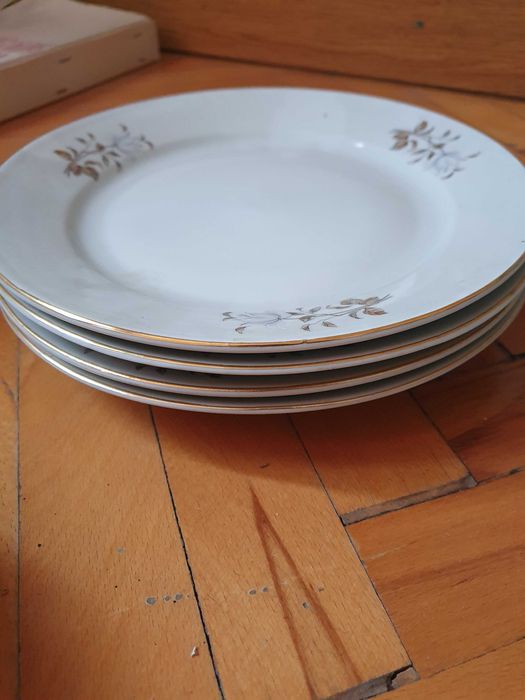 Керамични чинии комплекти