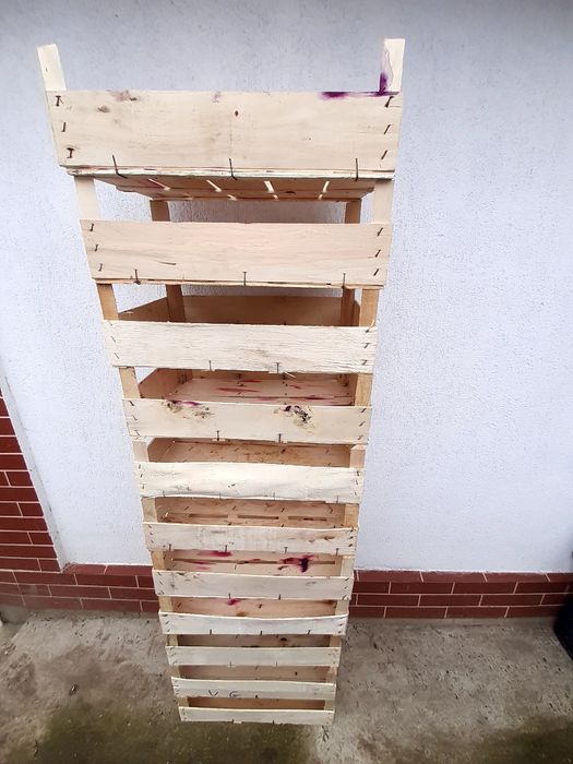 Ladite de lemne pentru depozitare legumelor