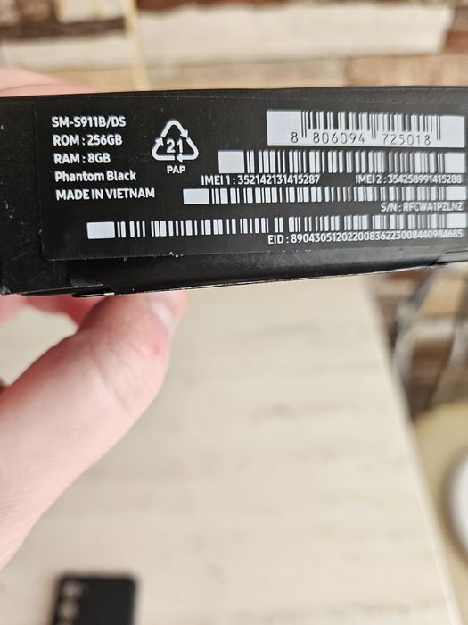 Samsung Galaxy S23, varianta cu 256 GB și 8 GB RAM, folie + husa