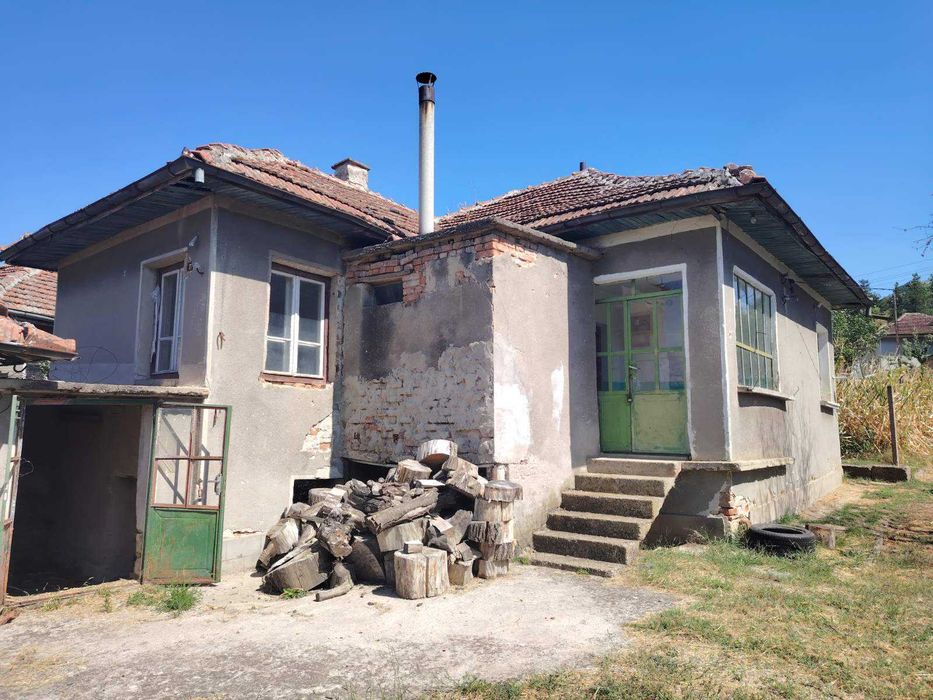 Къща в дунавското село Остров обл. Враца.