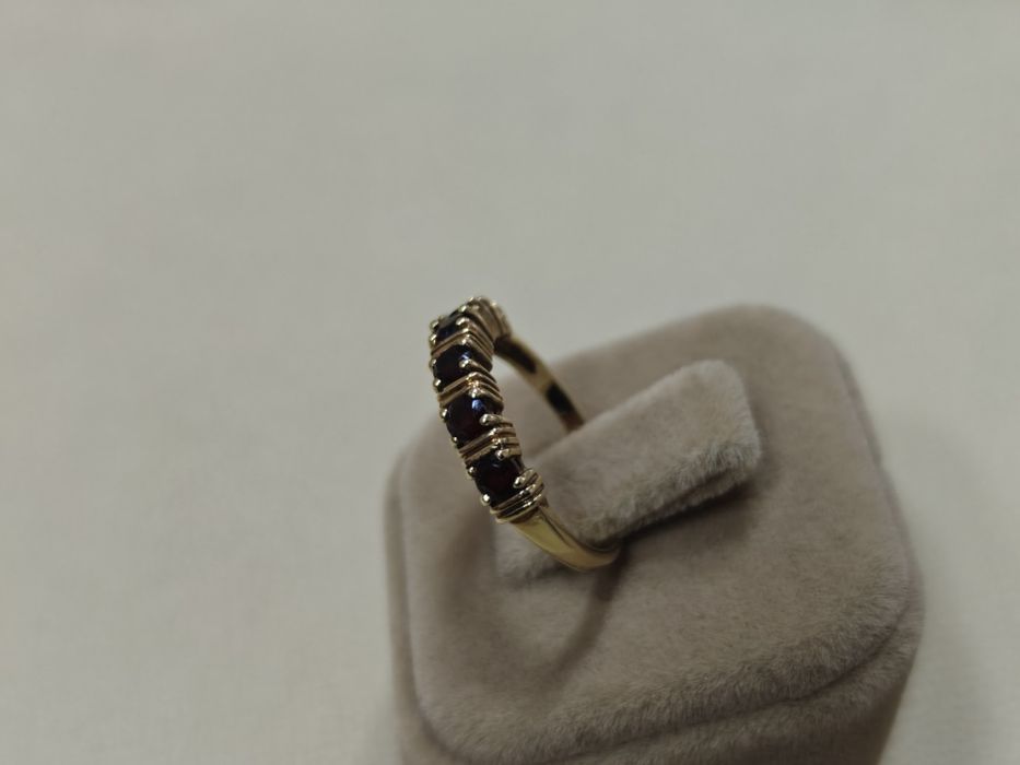 Inel aur 9k 2.45gr cu granate (r)