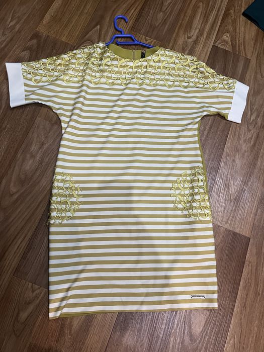 Продам вещи  платья , пальто