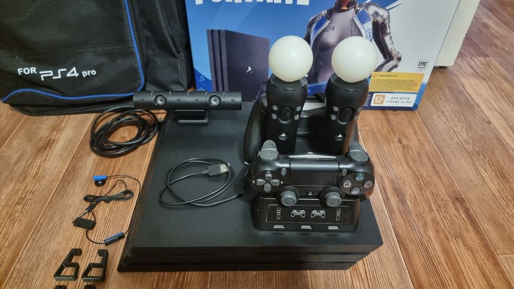 PS4 Pro + 2 DualShock + 2 PS Move + допы