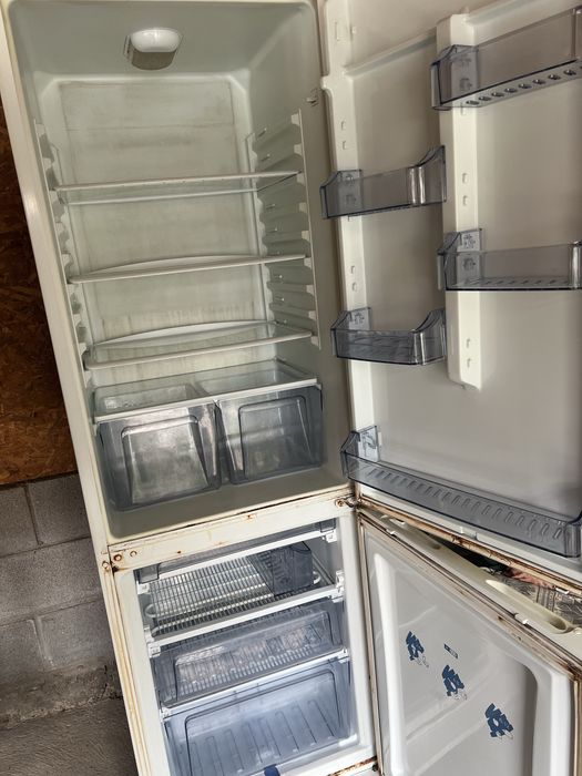 Хладилник  CROWN