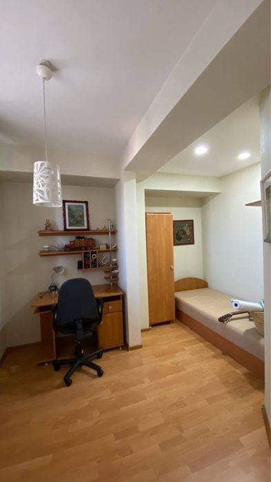 Продаётся 3-комнатная квартира,Яккасаройский район, М.Космонавты.